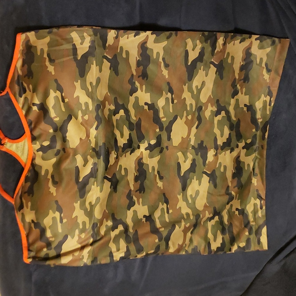 B Sport camo tank top  like new Built in Bra!